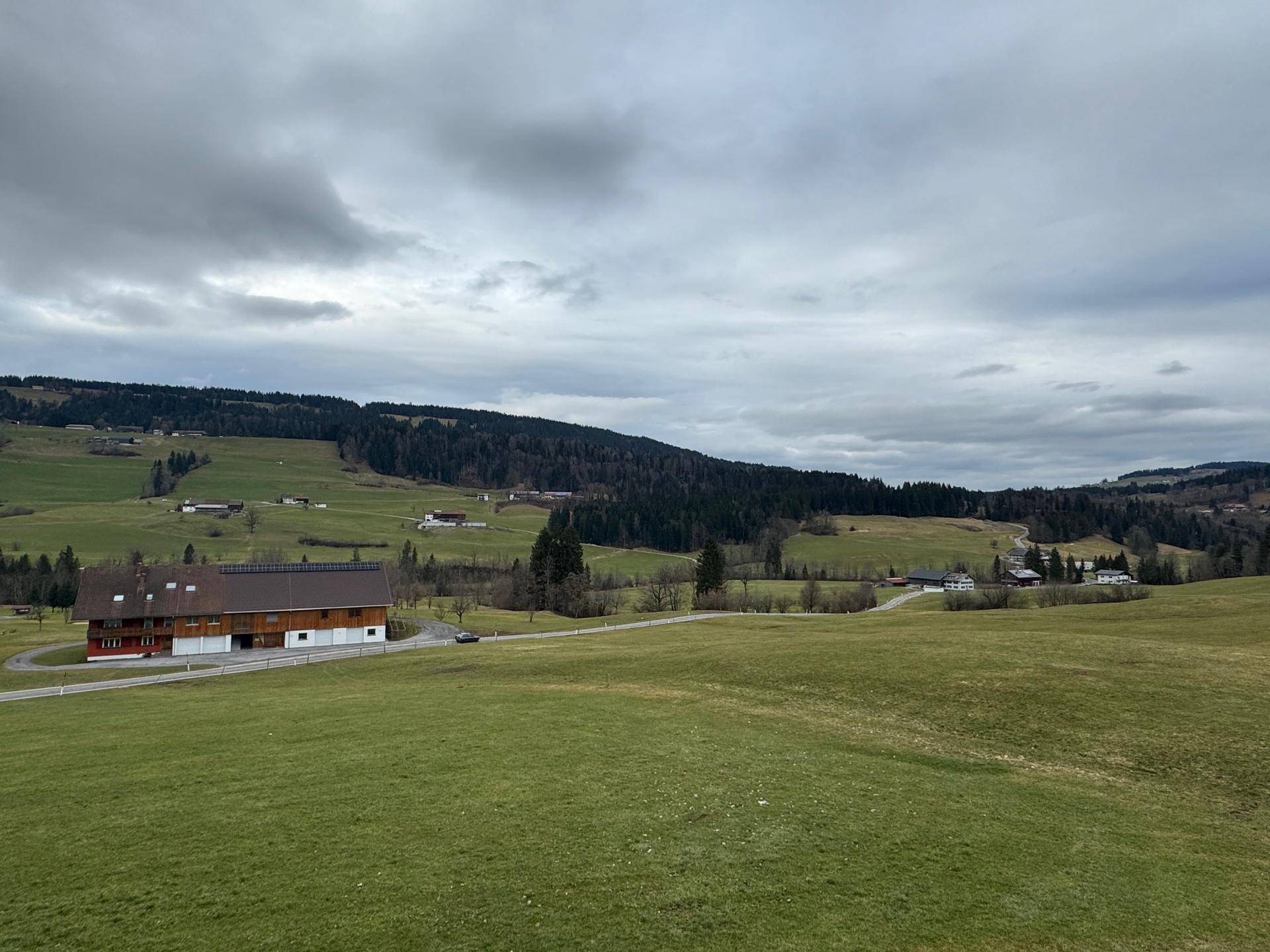 Familiengerechte 3,5 Zimmer Wohnung mit Weitblick und Balkon 750 KM