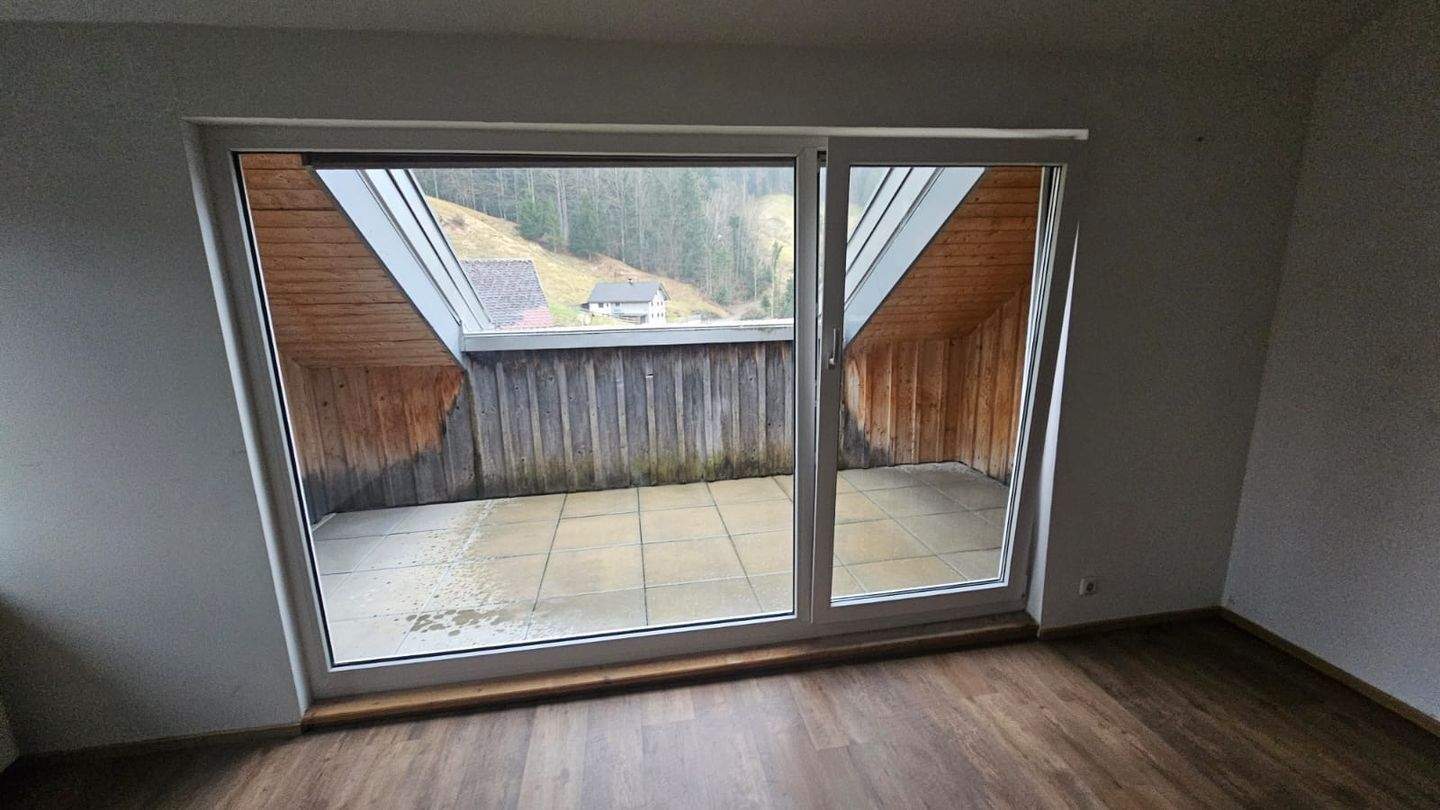 RESERVIERT, RESERVIRT           Schöne 2 Zimmer  Dachgeschosswohnung  mit Loggia