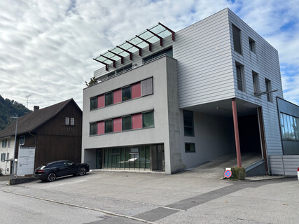Attraktive Neubauwohnungen in saniertem Wohn- und Geschäftshaus