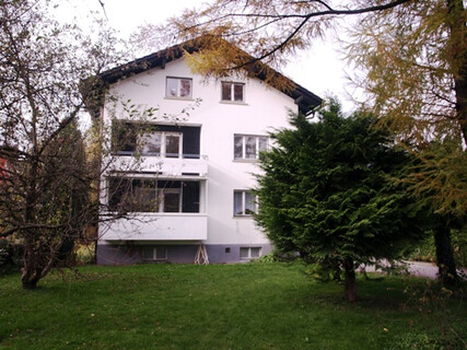 Dachgeschoß (2 Zimmer) in einem Zweifamilienhaus in schöner Lage