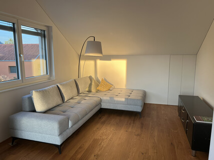 Hochwertig ausgestattete 2-Zimmer Dachgeschosswohnung in Lauteracher Kleinwohnanlage
