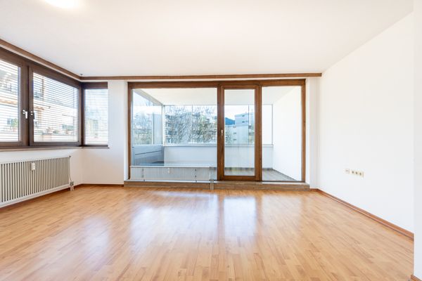 Helle 2 1/2 - Zimmer-Wohnung mit Loggia