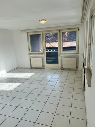 Geräumige Wohnung mit Balkon, Abstellraum und Keller zur Miete