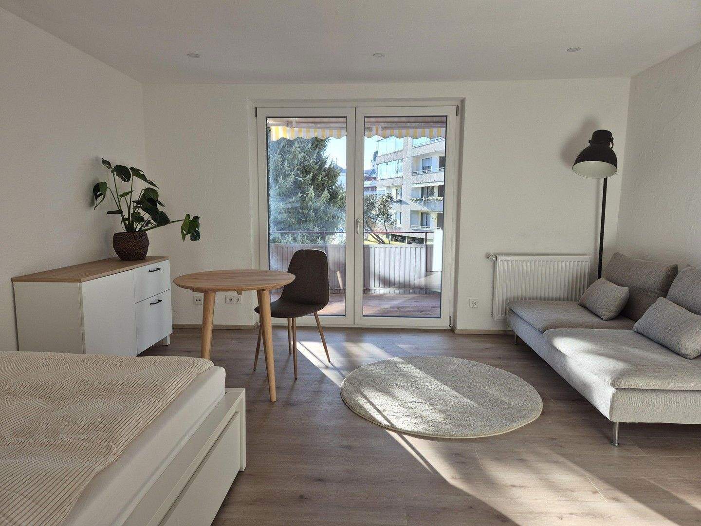 Möblierte helle 1-Zimmer-Wohnung mit Loggia - zentral in Lindenberg - sofort bezugsbereit