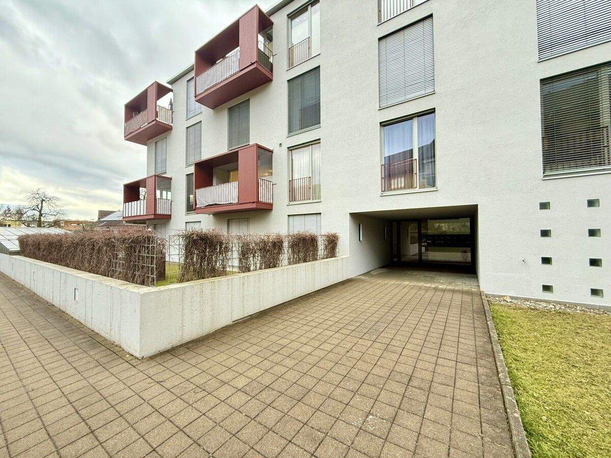 Wohnung zur Miete946.5 €947&nbsp;€Nettokaltmiete2 Zimmer&nbsp;&nbsp;•&nbsp;&nbsp;55,4 m²&nbsp;&nbsp;•&nbsp;&nbsp;1. Geschoss&nbsp;&nbsp;•&nbsp;&nbsp;frei ab 01.03.2026Weidachstraße 6, Schwarzach (6858)Berechne die FahrtzeitZur Arbeit, zur SchuleAnrufenKontaktieren