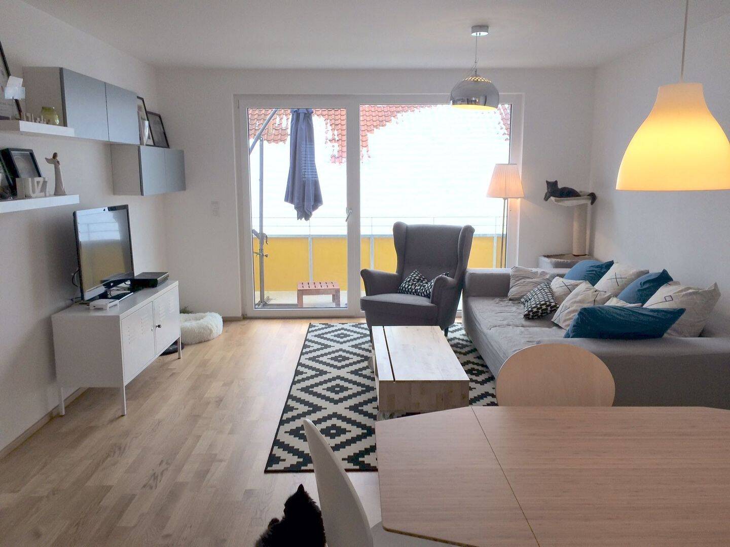 Wohnung zur Miete954.55 €955&nbsp;€Nettokaltmiete2 Zimmer&nbsp;&nbsp;•&nbsp;&nbsp;63,4 m²&nbsp;&nbsp;•&nbsp;&nbsp;frei ab sofortRohrmoos 8a, Dornbirn (6850)Berechne die FahrtzeitZur Arbeit, zur SchuleAnrufenKontaktieren