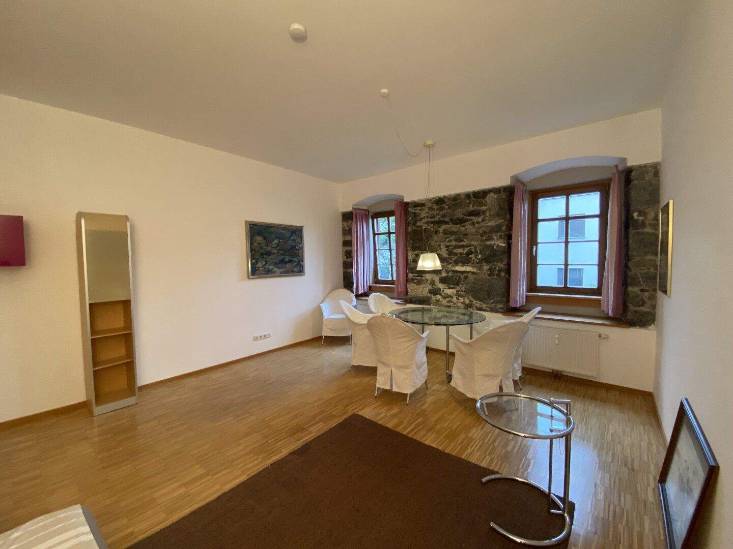 Studio zur Miete750 €750&nbsp;€Gesamtmiete exkl. BK1 Zimmer&nbsp;&nbsp;•&nbsp;&nbsp;42,7 m²&nbsp;&nbsp;•&nbsp;&nbsp;2. Geschoss&nbsp;&nbsp;•&nbsp;&nbsp;frei ab 01.04.2026Weppach 18, Dornbirn (6850)Berechne die FahrtzeitZur Arbeit, zur SchuleAnrufenKontaktieren