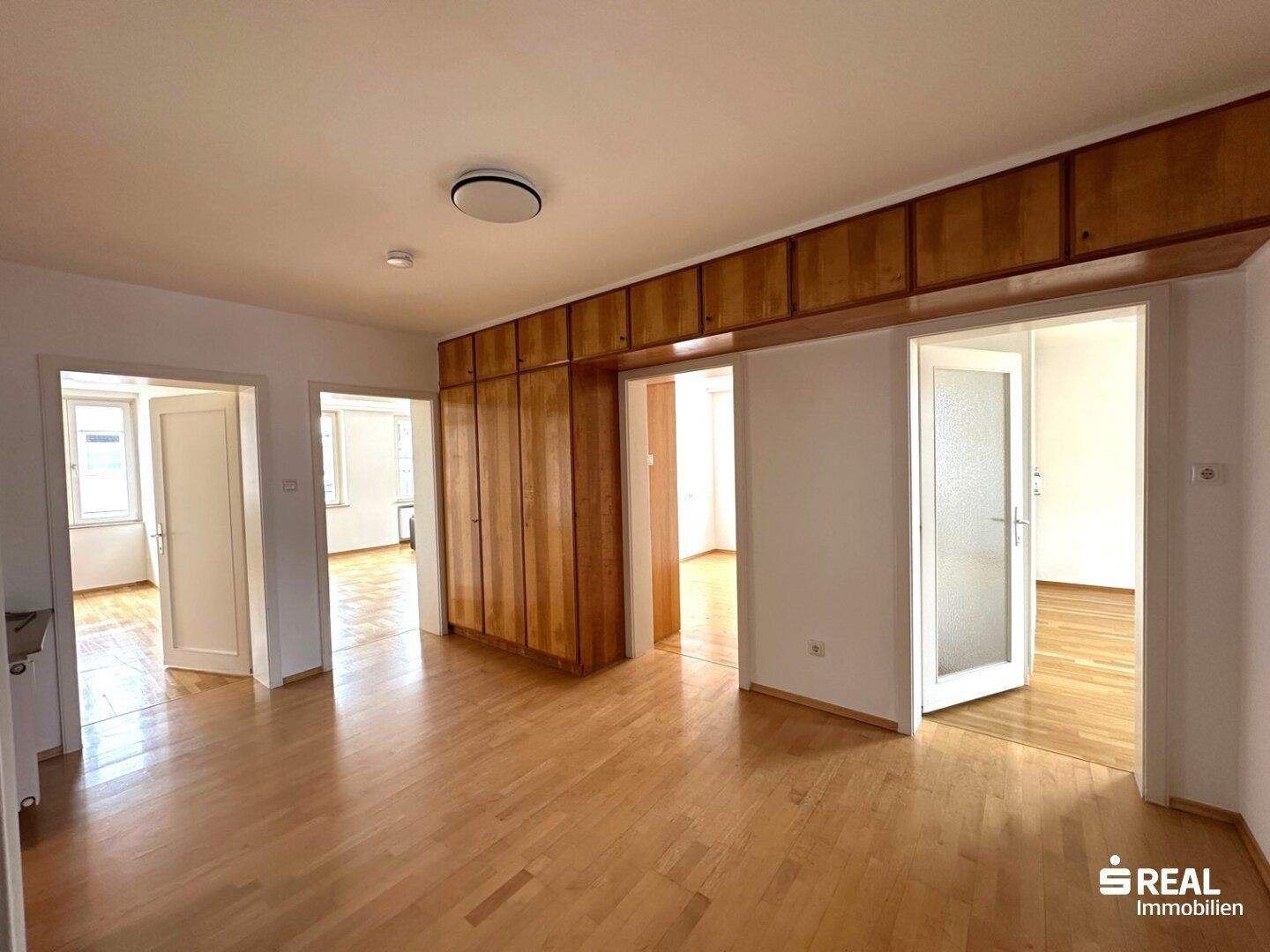Wohnung zur Miete1136.36 €1.136&nbsp;€Nettokaltmiete4,5 Zimmer&nbsp;&nbsp;•&nbsp;&nbsp;113,8 m²&nbsp;&nbsp;•&nbsp;&nbsp;3. GeschossBahnhofstraße, Dornbirn (6850)Berechne die FahrtzeitZur Arbeit, zur SchuleAnrufenKontaktieren