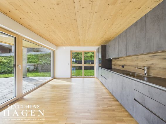 Wohnen im Grünen: 3-Zimmer-Gartenwohnung mit 200 m² Freiraum