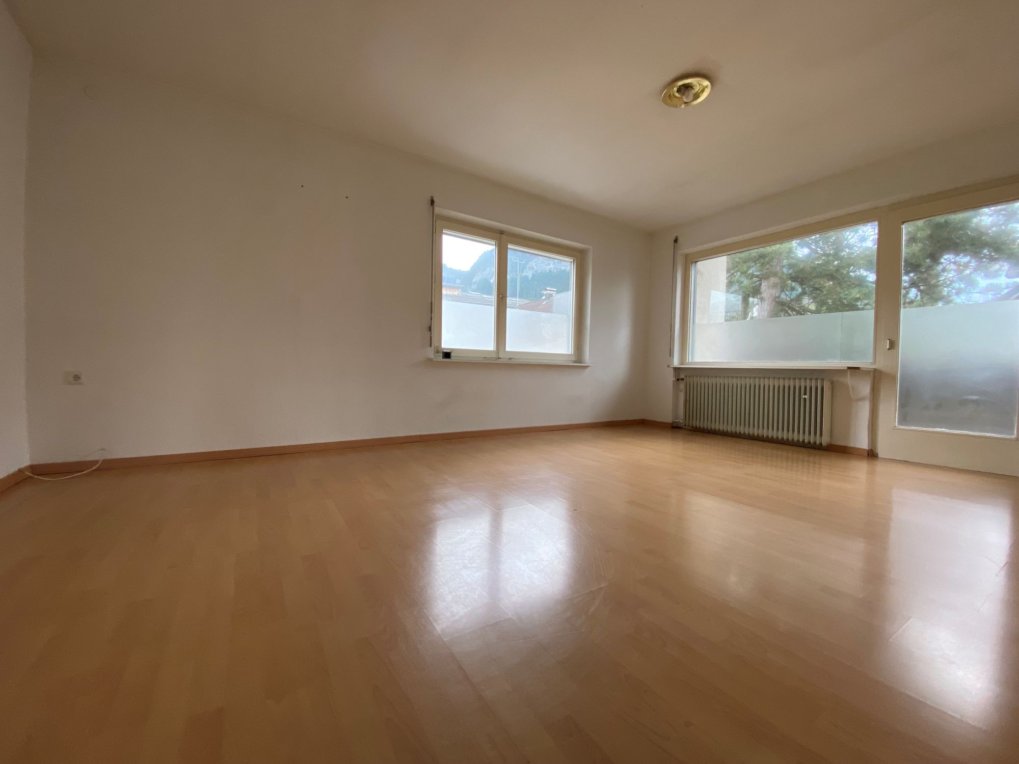 "ohne Provision" helle, geräumige 3 Zimmer Wohnung mit Balkon u Garten