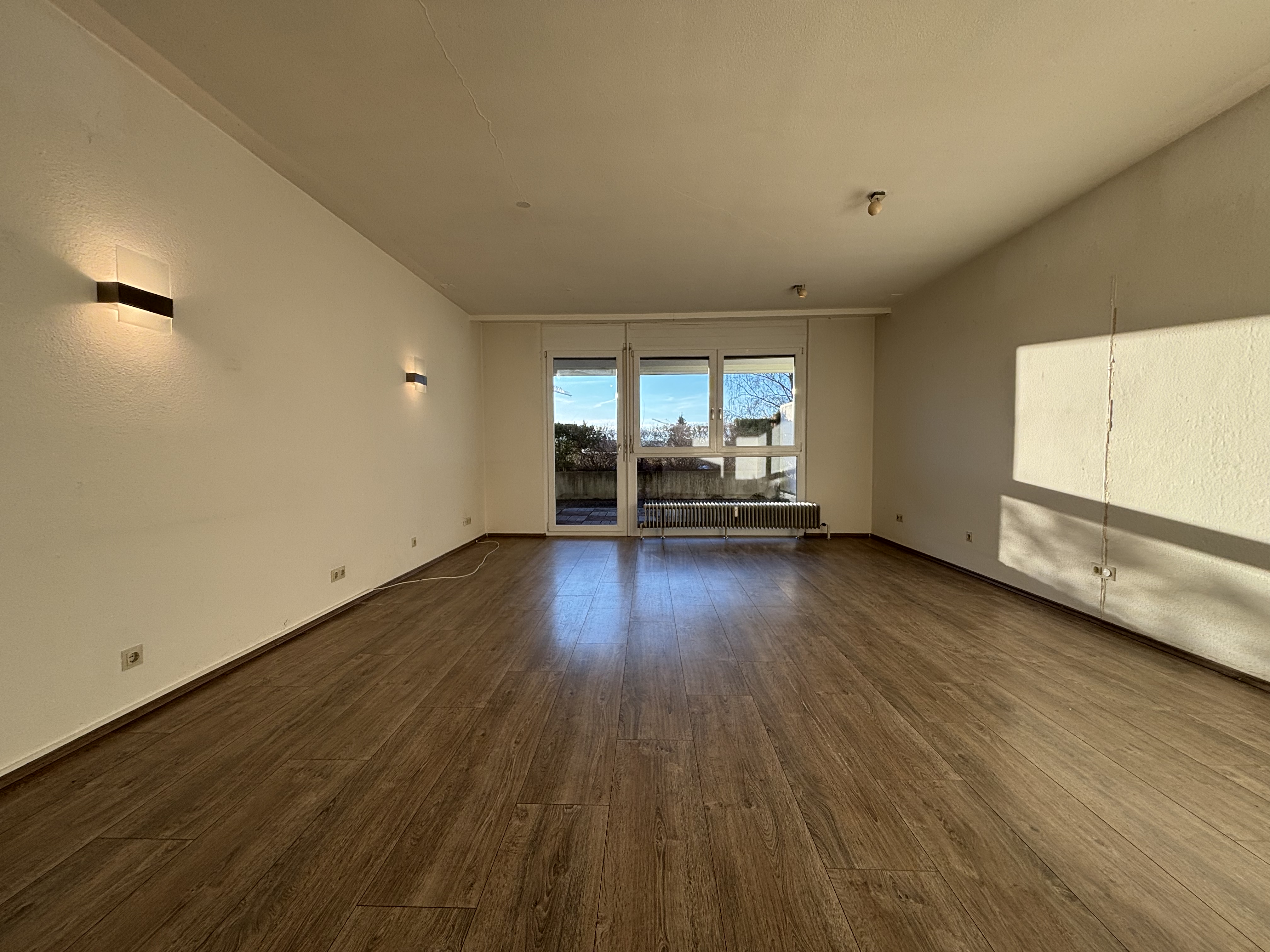 "ohne Provision" besonders geräumige 1 Zimmer Terrassenwohnung