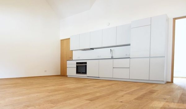 Hochwertige 2-Zimmer Dachgeschosswohnung zu vermieten!